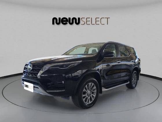 TOYOTA HILUX SW4 2.8 D-4D TURBO DIESEL SRX 7L 4X4 AUTOMÁTICO